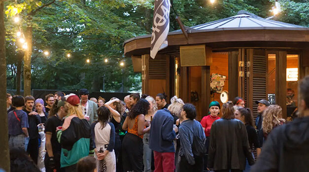 Kiosk Radio : la petite cabane de bois qui fait vibrer Bruxelles